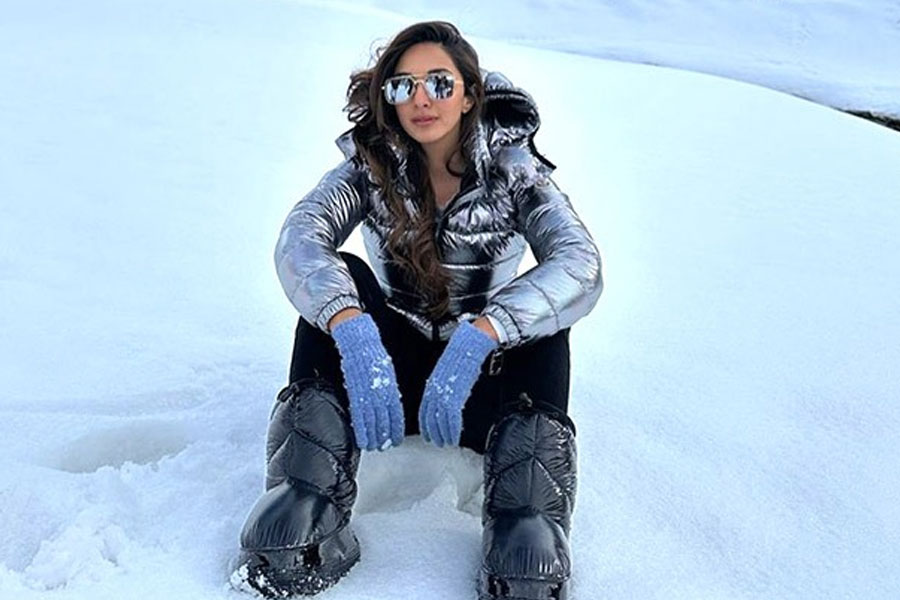 Decked up like Bollywood Actor Kiara Advani in this winter.