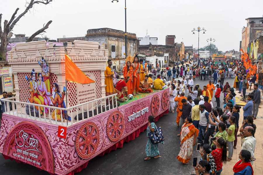 সেটাই হবে প্রবেশপত্র। নিমন্ত্রণ গ্রহণ করলে তবেই নিশ্চিত হওয়া যাবে কে কে রামমন্দির প্রাণপ্রতিষ্ঠার দিন উপস্থিত থাকবেন।