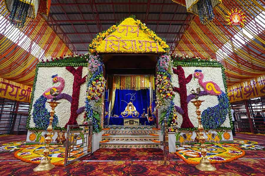 ২.৭৭ একরের বিতর্কিত জমি ঘিরে কেন্দ্রের অধিগৃহীত ৬৭ একর জমিও পেয়েছিল হিন্দু পক্ষ। মসজিদ নির্মাণের জন্য অযোধ্যাতেই ৫ একর জমি দেওয়ার নির্দেশ দেওয়া হয়েছিল মুসলিম পক্ষকে। সেই রায় মেনেই নির্মিত হয়েছে রামমন্দির।