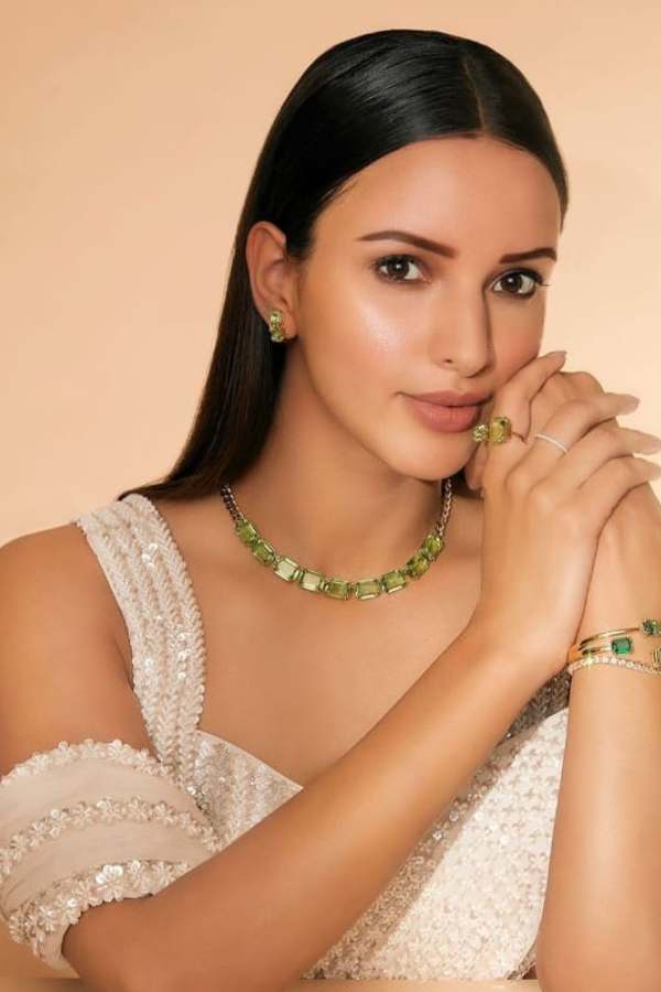 ‘অ্যানিম্যাল’ ছবিতে এমন এক চরিত্রে অভিনয় প্রসঙ্গে তৃপ্তি জানান, যখন অভিনয় শিখেছিলেন তখন তাঁর শিক্ষাগুরু কোনও চরিত্রকে বিচার না করার উপদেশ দিয়েছিলেন। সেটাই অক্ষরে অক্ষরে মেনে চলছেন তিনি। 