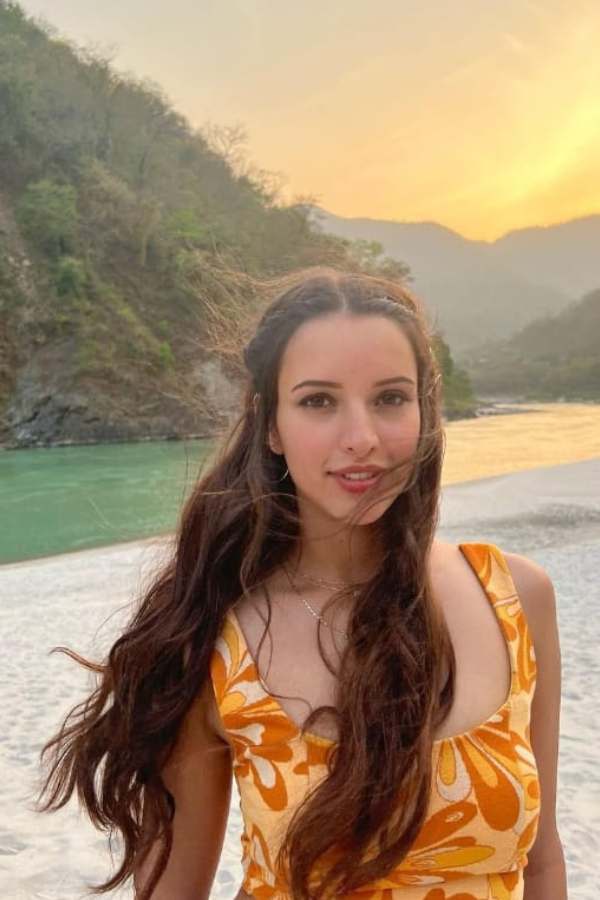 এক দিকে যেমন ছবিটির জন্য অভিনেত্রী তৃপ্তি ডিমরির জনপ্রিয়তা এক লাফে বেড়ে গিয়েছে অনেক দূর, তেমনই জলঘোলাও কম হচ্ছে না এই নিয়ে। তাঁর অভিনীত জ়োয়া চরিত্রের জন্য ইতিমধ্যেই আলোচনার কেন্দ্রে তিনি। তা সত্ত্বেও উগ্র পৌরুষ, নারীবিদ্বেষ ও অতিরিক্ত হিংসা ইত্যাদি নিয়ে প্রশ্ন তুলতে ছাড়ছেন না দর্শকের বড় একটা অংশ।