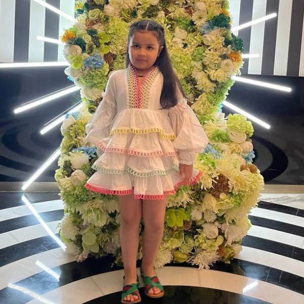 জন্ম ২০১৫ সালের ৬ ফেব্রুয়ারি। আগামী বছর ৯ বছর বয়স হবে জিভার। হিসাব মতো তৃতীয় শ্রেণিতে ওঠার কথা তার। সবে বছর চারেক হল শুরু হয়েছে স্কুলজীবন।  