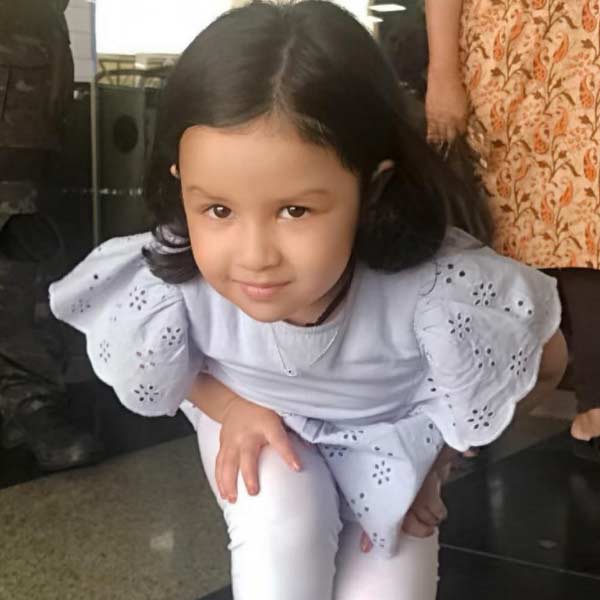 ধোনি জাতীয় ক্রিকেট থেকে অবসর নিলেও আইপিএল খেলেন নিয়মিত। গত আইপিএলে চেন্নাই সুপারকিংসের ক্যাপ্টেন ছিলেন তিনি। তাঁর নেতৃত্বে আইপিএলের ট্রফি জেতে তাঁর দল। 