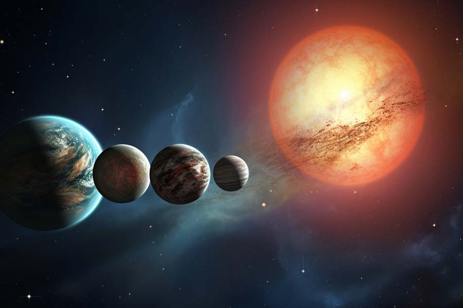 নাসার বিজ্ঞানীরা জানাচ্ছেন, এখনও পর্যন্ত ৪৪০০ গ্রহের খোঁজ দিয়েছে কেপলার। এর মধ্যে ৭০০টি মাল্টি-প্ল্যানেট সিস্টেম (নক্ষত্রকে প্রদক্ষিণকারী একাধিক গ্রহের সংসার)। কিন্তু একই পরিবারে ছ’টি বা তার বেশি গ্রহ রয়েছে, এমন সংসার খুব কমই দেখতে পেয়েছে কেপলার।