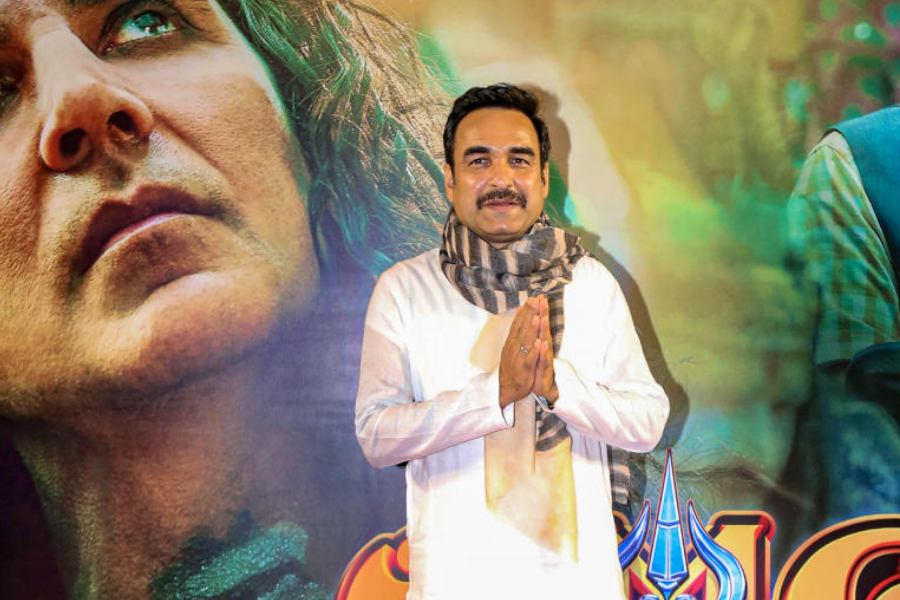 শেষ প্রশ্নে জানতে চাওয়া হয় তাঁর আবার কলকাতা কবে আসা হবে? নির্লিপ্ত ভাবে বলেন, “আগামী মাসেই চলে আসব।”