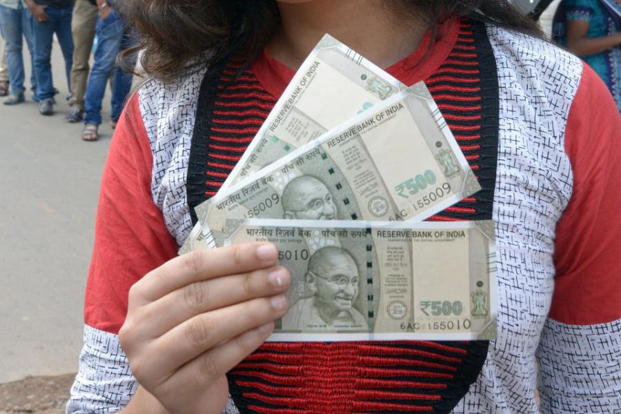 রিজার্ভ ব্যাঙ্কের মুখপাত্র এবং জেনারেল ম্যানেজার যোগেশ দয়াল এ দিন বলেন, তারা চিহ্ন দেওয়া নোট নিয়ে কিছু মানুষের মধ্যে সন্দেহ তৈরি হওয়া এবং তা নিয়ে সমাজমাধ্যমে আলোচনা তাঁদেরও নজরে এসেছে।