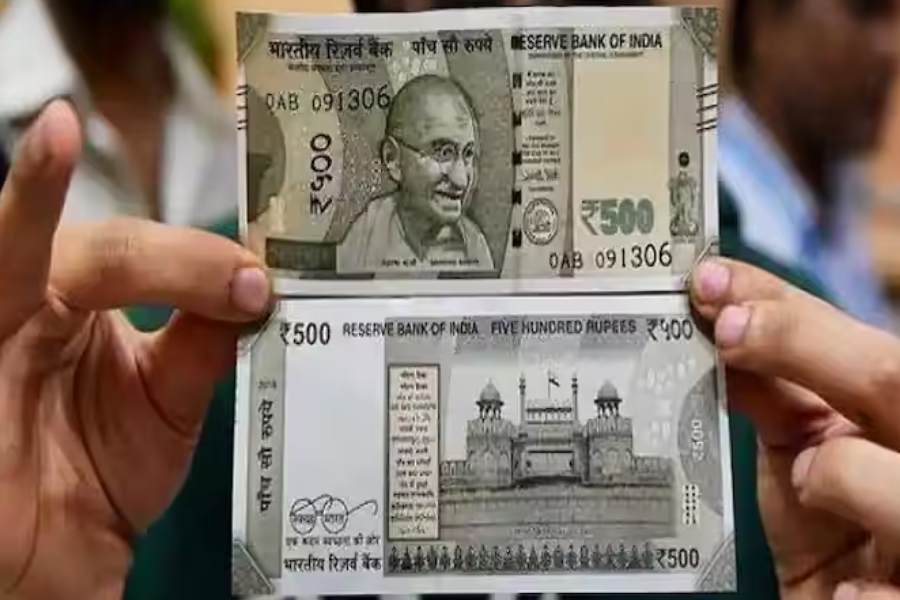 সেখানে বলা হয়েছে, কোনও সিরিজের নোট ছাপানোর সময়ে কোনও ভুল থাকলে তা বাজারে ছাড়া হয় না।