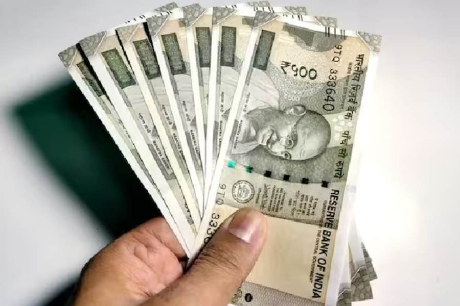 তার পরিবর্তে একই সিরিজ এবং নম্বর দেওয়া নোট ফের ছাপিয়ে বাজারে ছাড়া হয়।