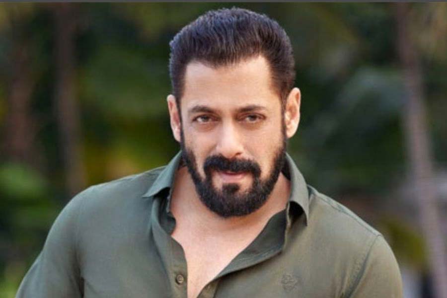 তবে ‘অন্তিম: দ্য ফাইনাল ট্রুথ’ এবং ‘কিসি কা ভাই কিসি কি জান’ ছবি দু’টি মুক্তির সময় টিকিটের দাম নিয়ে চিন্তাভাবনা করা হয়নি বলেই দাবি করেন সলমন।