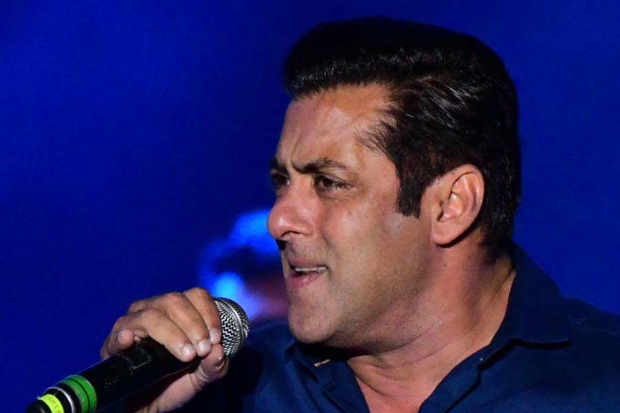 বক্স অফিসে ভাল ব্যবসা করার উদ্দেশ্য থাকলে ‘অন্তিম: দ্য ফাইনাল ট্রুথ’ এবং ‘কিসি কা ভাই কিসি কি জান’ ছবি দু’টির টিকিটের দাম বৃদ্ধির চিন্তাভাবনা করতেন ছবিনির্মাতারা। এমনটাই দাবি সলমনের।