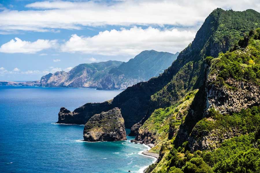 জাপানের ইতিহাস ঘাঁটলে জানা যায়, ১৬০৩ সাল থেকে ১৮৬৮ সাল পর্যন্ত তাশিরোজিমা দ্বীপে বস্ত্রশিল্পের প্রচলন ছিল। ফলে এই দ্বীপে রেশমকীটের উৎপাদনও হত বেশি।