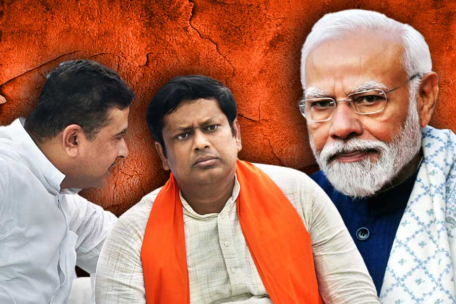 BJP leader Sukanta Majumder and Suvendu Adhikari will not in stage on the programme of Gita path of PM Narendra Modi.