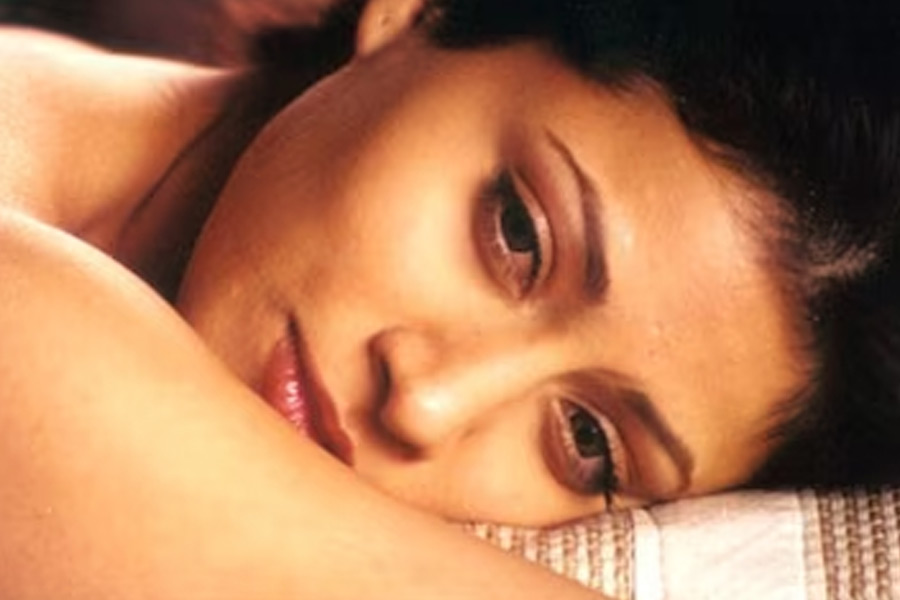 কিন্তু ‘মিস্টার ইয়া মিস্’ ছবিটি বক্স অফিসে সাড়া ফেলতে ব্যর্থ হয়। তার পরেই বলিপাড়া থেকে যেন হঠাৎ হারিয়ে যান অন্তরা। কোনও ছবিতে অভিনয় করতে দেখা যায়নি তাঁকে।