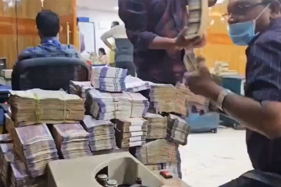 এ ছাড়াও বলদেও সাহু ইনফ্রা প্রাইভেট লিমিটেড নামে যে সংস্থাটিতে আয়কর তল্লাশি চলে, যার সরাসরি যোগ কংগ্রেস সাংসদের সঙ্গে রয়েছে বলেও দাবি করে আয়কর দফতর। ওড়িশার সম্বলপুর, বোলাঙ্গির, টিটিলাগড়, বৌধ, সুন্দরগড়, রাউরকেল্লা এবং ভুবনেশ্বরে তল্লাশি চালানো হয়। ঝাড়খণ্ডের রাঁচী এবং বোকারোতেও তল্লাশি চালানো হয়।