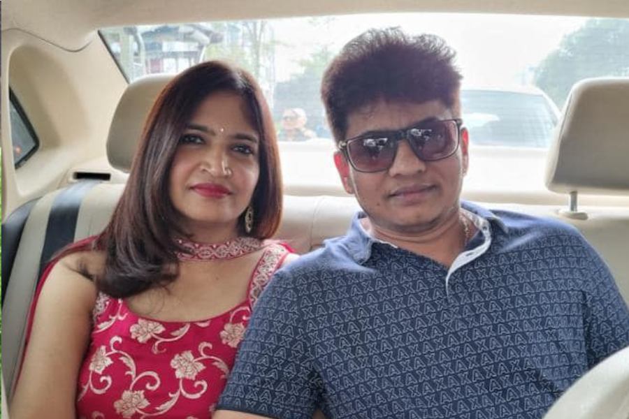 এ যেন পুনর্জন্ম। নিজের জন্মদিনে নিজেকেই সবচেয়ে বড় উপহার দিলেন মধ্যপ্রদেশের তরুণ। ‘অলকা’ থেকে হলেন ‘অস্তিত্ব’। গ্রহণ করলেন বিয়ের শংসাপত্র।  