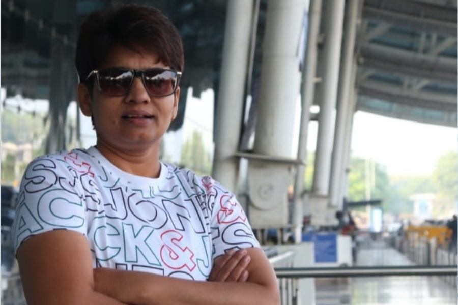 আস্থা নামের এক মহিলার সঙ্গে সম্পর্কেও জড়ান তিনি। বহু বছর সম্পর্কে থাকার পর দীর্ঘ দিনের প্রেমিকাকে বিয়ের আগে অস্ত্রোপচারের সিদ্ধান্ত নেন।