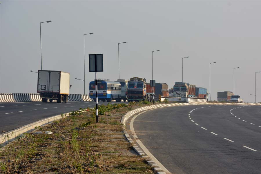 ১ নম্বর জাতীয় সড়ক জম্মু-কাশ্মীরের সঙ্গে লাদাখের যোগ স্থাপন করেছে। তা গিয়েছে জম্মু-কাশ্মীরের উরি থেকে লাদাখের লেহ পর্যন্ত। আবার দক্ষিণ ভারতের জাতীয় সড়ক ৮৫ কেরলের কোচি থেকে তামিলনাড়ুর তোন্ডি পর্যন্ত বিস্তৃত।
