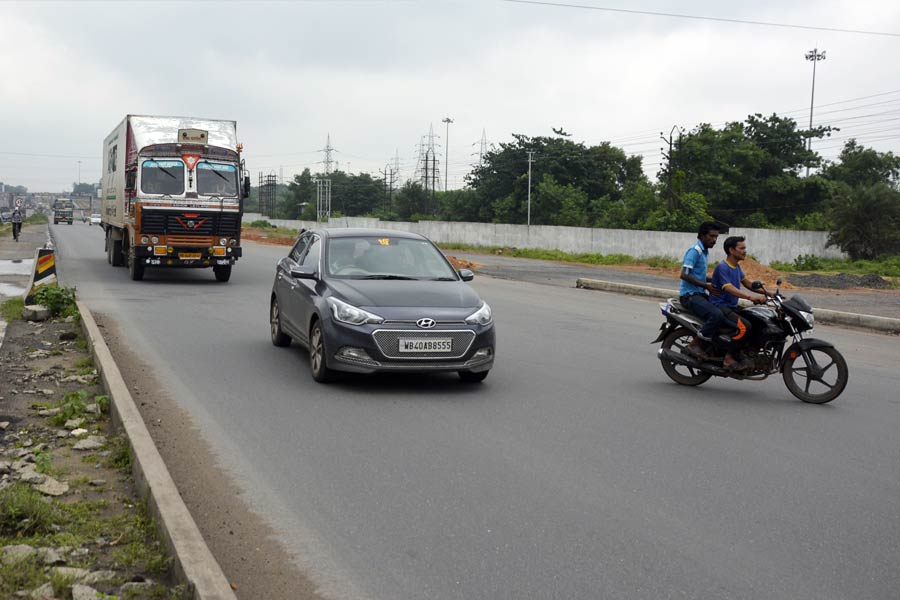 দেশে কিছু কিছু জাতীয় সড়ক রয়েছে তিন অঙ্কে যাদের নম্বর। সাধারণত সেই জাতীয় সড়কগুলিকে বলা হয় ‘সাবসিডিয়ারি হাইওয়েজ়’। যেমন, ২৪৪, ১৪৪ এবং ৩৪৪ নম্বর জাতীয় সড়ক হল ৪৪ নম্বর জাতীয় সড়কের সাবসিডিয়ারি বা অনুসারি মহাসড়ক।