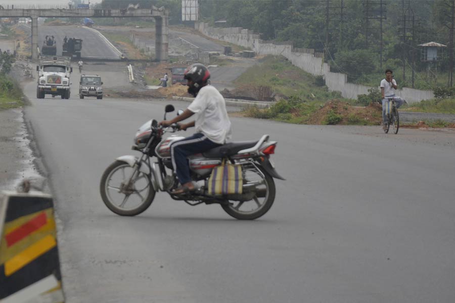 দেশের সবচেয়ে গুরুত্বপূর্ণ জাতীয় সড়কগুলির মধ্যে অন্যতম জাতীয় সড়ক নম্বর ৪৪, ২৭, ২৪৪ প্রভৃতি। গুরুত্বপূর্ণ জাতীয় সড়কের মধ্যে উল্লেখযোগ্য ২ নম্বর জাতীয় সড়ক অসমের ডিব্রুগড় থেকে মিজোরামের মোকোকচুং পর্যন্ত গিয়েছে।