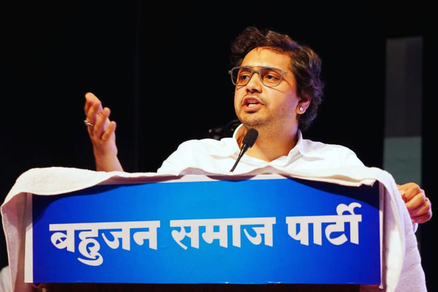 একদা উত্তরপ্রদেশ শাসন করেছে বিএসপি। দলের সর্বময় নেত্রী মায়া রাজ্যের মুখ্যমন্ত্রীও হয়েছেন বার চারেক। ইদানীং জনসমর্থন কমলেও এখনও লোকসভায় ১২টি আসন রয়েছে বিএসপির হাতে। সেই বিএসপিই ২০২৪-এর লোকসভা ভোটের ছ’মাস আগে ঘোষণা করল দলের ভাবী সর্বময় নেতার নাম।