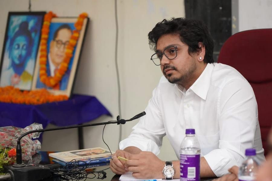 পরে দলের রণকৌশল সংক্রান্ত দায়িত্বে থাকাকালীনই সমাজবাদী পার্টির হাত ছাড়ার সিদ্ধান্তও নেন মায়া। বিএসপি নেতাদের অনেকে মনে করেন মায়াবতীর একলা চলার সিদ্ধান্তের নেপথ্যে রয়েছে এই আকাশেরই পরামর্শ।