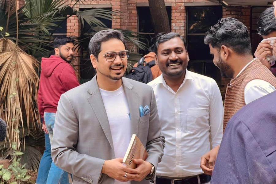 তার পর এক বছর কেটে গিয়েছে। বিএসপি সূত্রে খবর, এই এক বছরে বিএসপির বিভিন্ন রাজ্যের সংগঠন হাতের তালুতে এনে ফেলেছেন আকাশ।