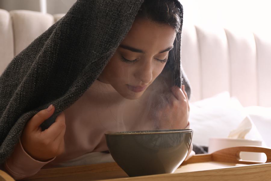 Five benefits of steaming therapy on face.