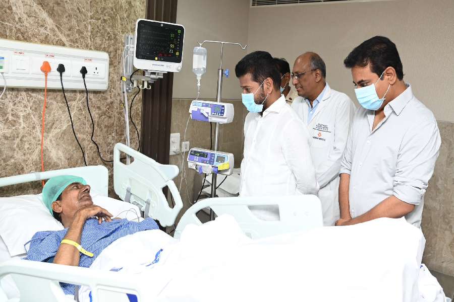 Telangana Chief Minister Revanth Reddy visits KCR in Hospital, assures all help
