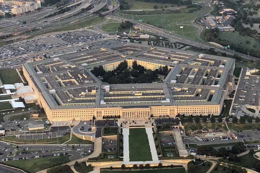 বিশ্বের বৃহত্তম দফতর ভবনের শিরোপা এত দিন ছিল আমেরিকার মাথায়। ভার্জিনিয়ার বিশাল এলাকা জুড়ে বিস্তৃত আমেরিকার প্রতিরক্ষা দফতরের অফিস পেন্টাগন বিশ্বের সবচেয়ে বড় অফিসের তকমা পেয়েছিল। চলতি বছরে সে শিরোপা আসে ভারতের কাছে।