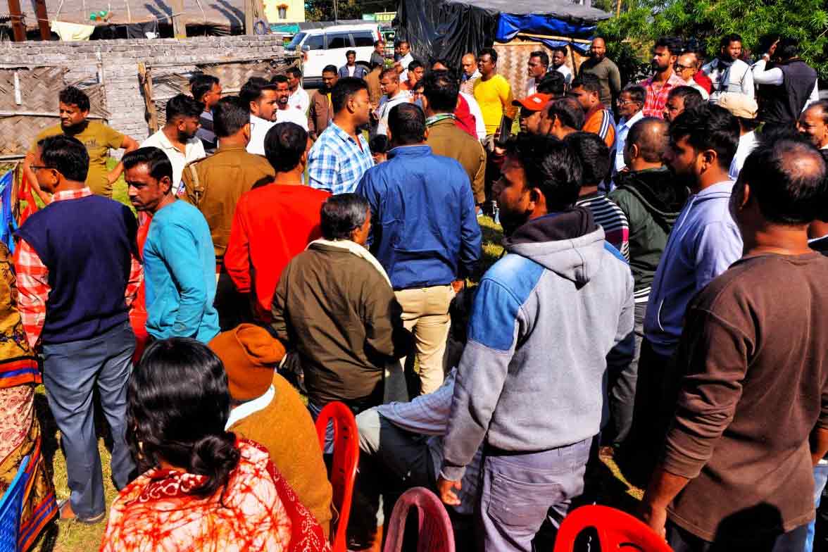 আসানসোলের ৫৭ নম্বর ওয়ার্ডে এক সভাকে ঘিরে উত্তেজনা।