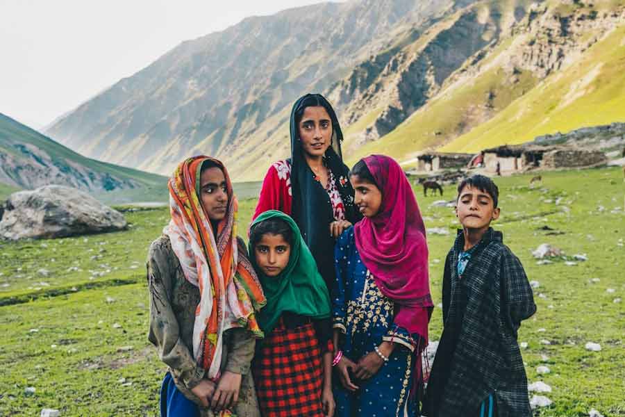 এমনকি স্থায়ী বাসিন্দা ছাড়া কেউ ওই রাজ্যে চাকরির আবেদন করতে পারতেন না। দিতে পারতেন না ভোটও। রাজ্যের স্থায়ী বাসিন্দা কোনও মহিলা বাইরের কাউকে বিয়ে করলে সম্পত্তির অধিকার থেকে বঞ্চিত হতেন।