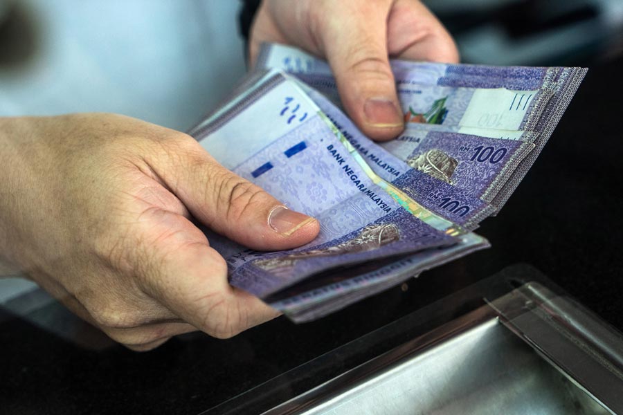 From a Bank employee to millionaire this is how Malaysian man Aman Shah became 1 cent thief