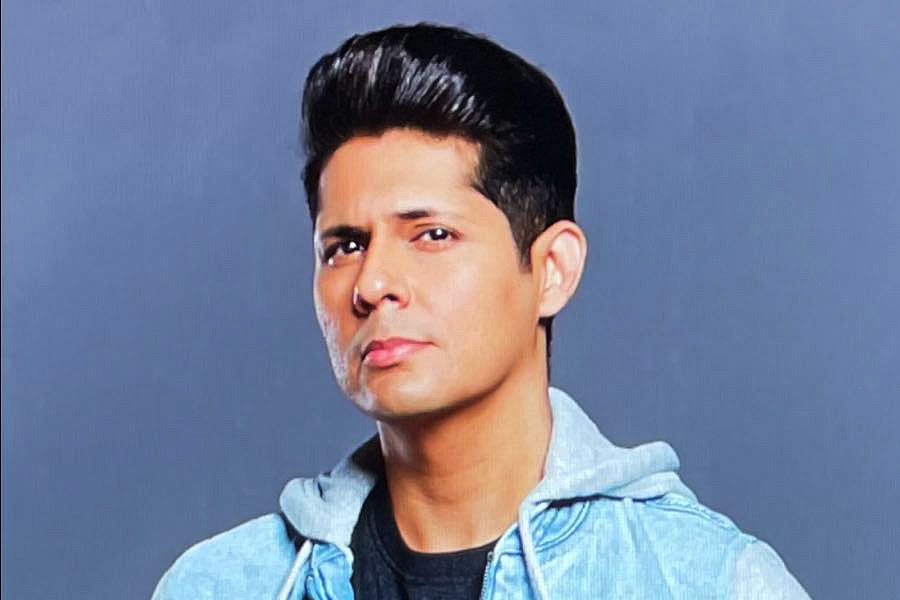 ১৯৮০ সালের ২২ জুলাই মহারাষ্ট্রের মুম্বইয়ে জন্ম বিশালের। তাঁর বাবা ছিলেন শিল্পপতি। তবু পড়াশোনা শেষ করে চাকরি করবেন বলে ঠিক করেছিলেন বিশাল। কিন্তু স্কুলে পড়াকালীন তাঁর জীবন অন্য দিকে মোড় নেয়।