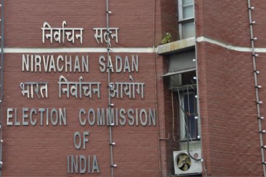 পাশাপাশি বিধানসভা নির্বাচন করাতে হবে সেখানে। তার সময়সীমাও বেঁধে দিল সুপ্রিম কোর্টের পাঁচ বিচারপতির বেঞ্চ। শীর্ষ আদালত জানিয়েছে, আগামী বছর অর্থাৎ ২০২৪ সালের সেপ্টেম্বরের মধ্যে নির্বাচন করাতে হবে। জাতীয় নির্বাচন কমিশনকে এই নির্দেশ দিয়েছে প্রধান বিচারপতি ডিওয়াই চন্দ্রচূড়ের নেতৃত্বাধীন বেঞ্চ।