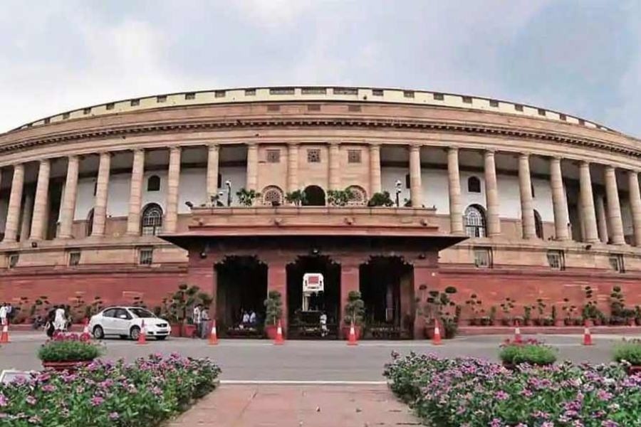 গত সপ্তাহে লোকসভায় জম্মু-কাশ্মীর সংশোধিত পুনর্গঠন বিল ও জম্মু-কাশ্মীর সংরক্ষণ বিল নিয়ে আলোচনা হয়েছে। আলোচনার সময় জম্মু-কাশ্মীরে দ্রুত বিধানসভা নির্বাচন করিয়ে রাজ্যের মর্যাদা ফিরিয়ে দেওয়ার দাবি জানান অধিকাংশ বিরোধী সাংসদ। জবাবে কেন্দ্রীয় স্বরাষ্ট্রমন্ত্রী অমিত শাহ জানিয়ে দেন, উপযুক্ত সময়ে সেখানে নির্বাচন হবে। 