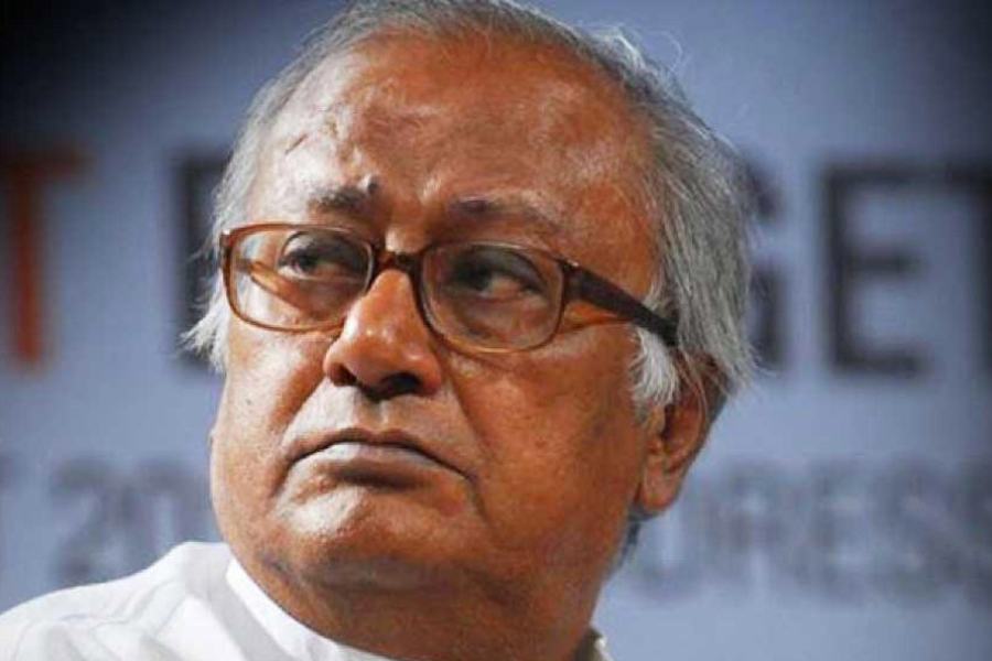 তাঁর দাবি, ২০১৯ সালে কাশ্মীরের বিশেষ মর্যাদা প্রত্যাহারের পরেই উপত্যকায় পরিকাঠামোগত উন্নতি করা সম্ভব হয়েছে। তৈরি হয়েছে আইআইটি, আইআইএম, এমসের মতো প্রতিষ্ঠান। তৃণমূলের সাংসদ সৌগত রায় সেই সময় বলেন, ‘‘সেই উন্নতি তো ৩৭০ ধারা থাকলেও করা যেত!’’ 