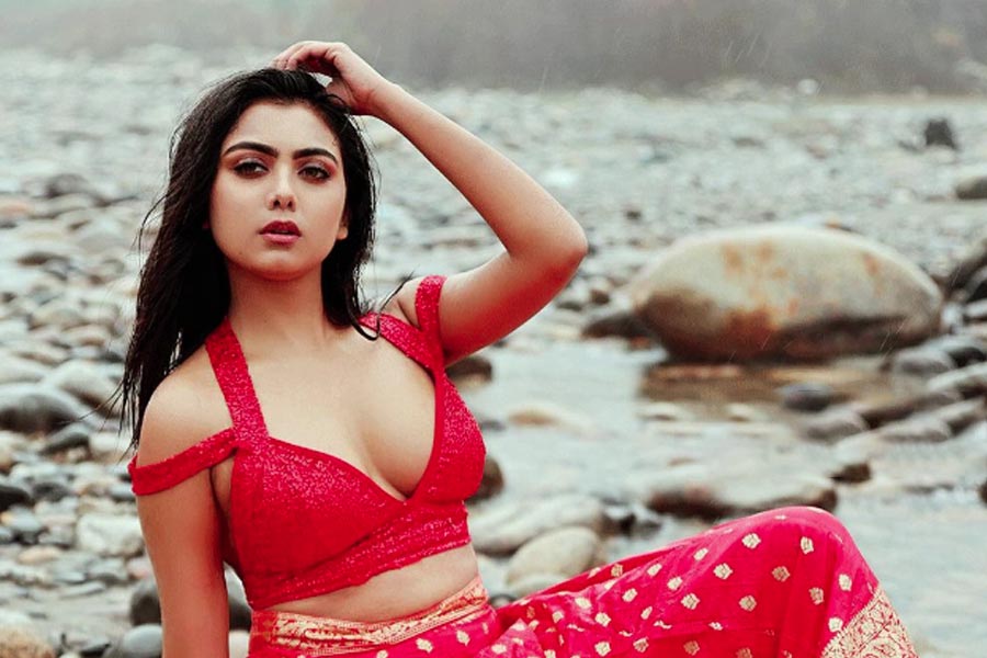 Excessive trolling from Bangladesh led Priyotama actress Idhika Paul to remove her latest insta pics
