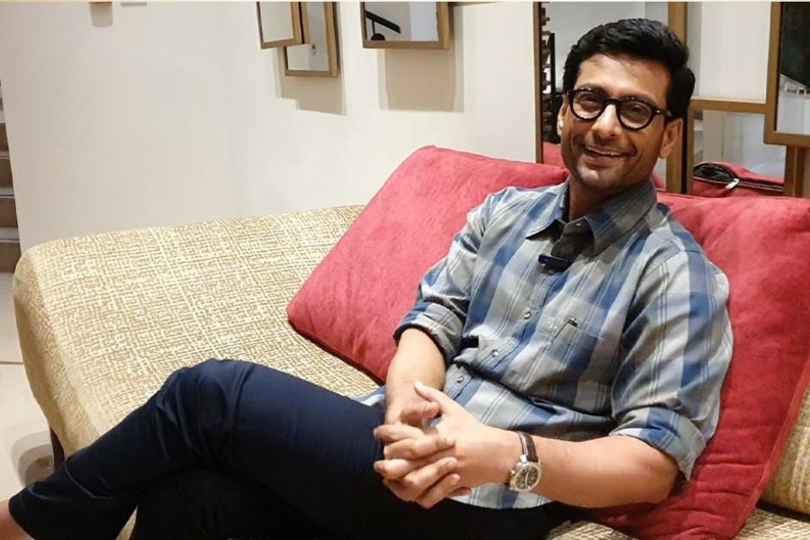 এই মুহূর্তে মুম্বইয়ে বিবিসি-র একটি সিরিজ়ের শুটিং করছেন শীর্ষ। এক ফাঁকে আনন্দবাজার অনলাইনের প্রশ্নের উত্তর দিলেন তিনি। 