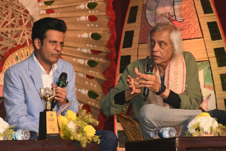 Bollywood actor Manoj Bajpayee visited 29th Kolkata International Film Festival on Monday
