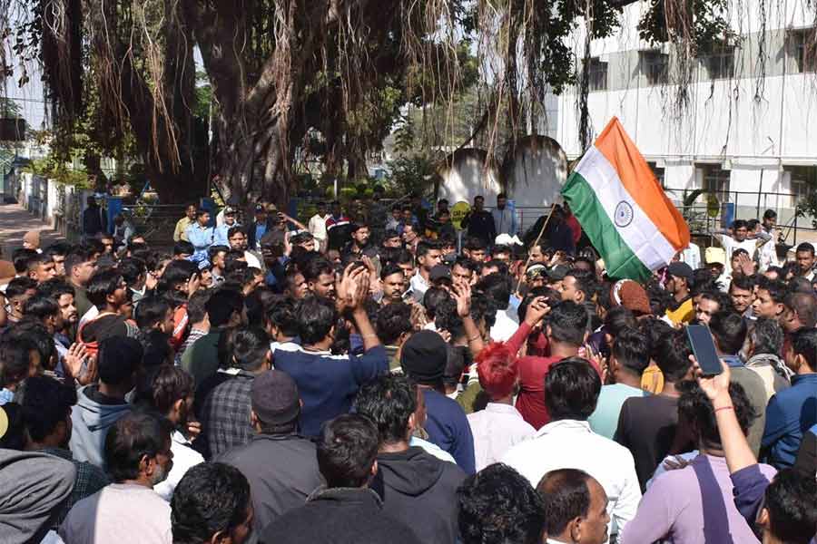 পুরুলিয়া আদালত চত্বরে হকারদের জমায়েত।