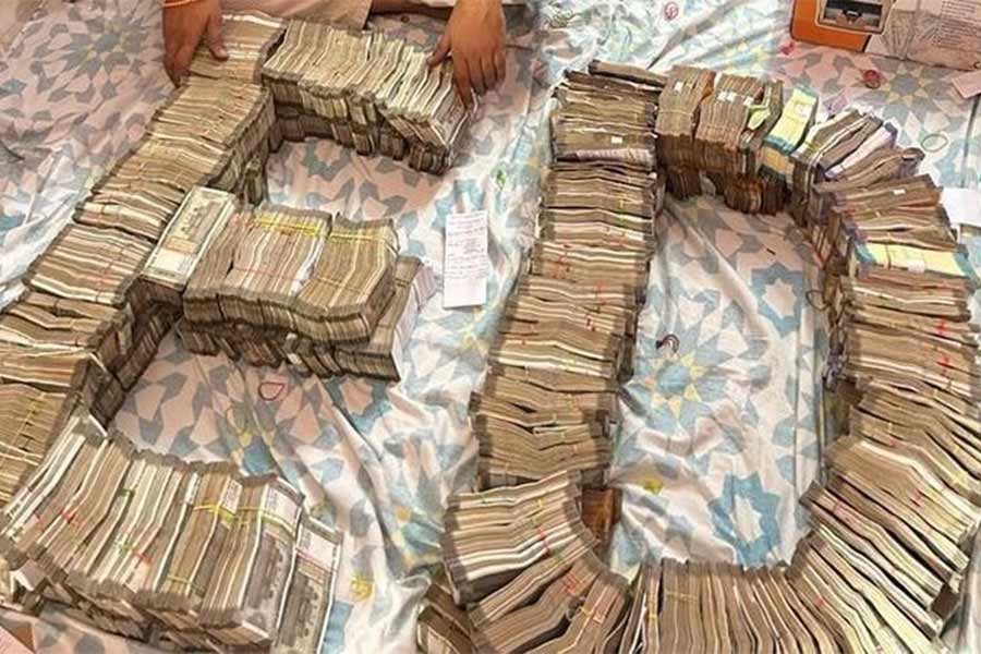 Almost three crores seized in raid on man accused of money laundering in Bihar