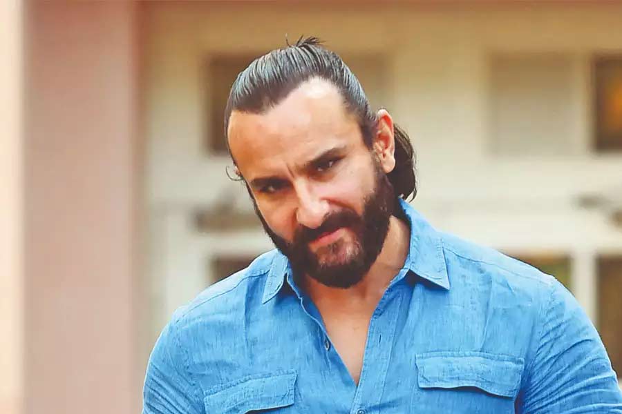 পটৌডি প্যালেস ফিরে পাওয়ার জন্য নিজের অধিকাংশ সঞ্চয় খরচ করে ফেলেছিলেন সইফ। সাক্ষাৎকারে সইফ বলেছিলেন, ‘‘ছবিতে অভিনয় করে যা টাকা জমিয়েছিলাম তা দিয়ে আবার পটৌডি প্যালেস কিনেছিলাম আমি। উত্তরাধিকার সূত্রে ওই বাড়ি তো আমারই।’’