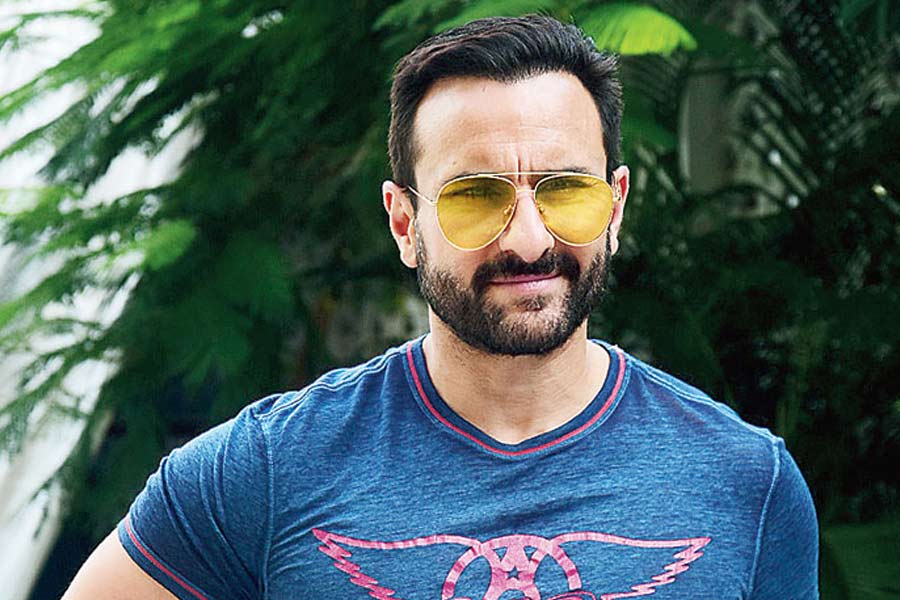 সইফ আরও জানিয়েছিলেন, অতীতের সঙ্গে এত সহজে সম্পর্ক ছিন্ন করা যায় না। অন্তত তাঁর পরিবারের কোনও সদস্যই তা পারেন না বলে দাবি করেছিলেন অভিনেতা।