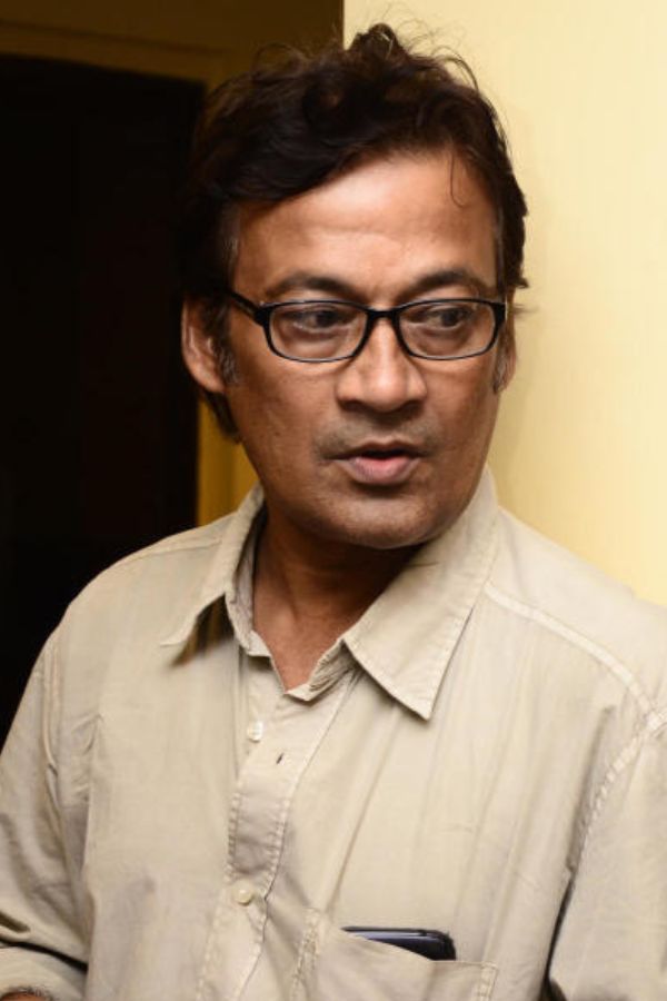  তবে শুধু বলিউড কেন, টলিউডেরও অনেক অভিনেতা মাঝেমাঝেই এখানে ঢুঁ মারেন। কোনও একটা শীতের দুপুরে খেতে গিয়ে হঠাৎ দেখা হয়ে যেতে পারে শান্তিলাল মুখোপাধ্যায় বা লোকনাথ দে-র সঙ্গে।