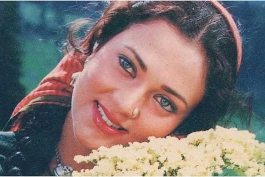 ১৯৮৫ সালে মুক্তিপ্রাপ্ত ‘রাম তেরি গঙ্গা মইলি’ ছবিতে অভিনয় করে দর্শকমনে জায়গা করে নেন বলি অভিনেত্রী মন্দাকিনী। হিন্দি ছবির পাশাপাশি তেলুগু এবং বাংলা ভাষার ছবিতে অভিনয় করতেও দেখা যায় তাঁকে।