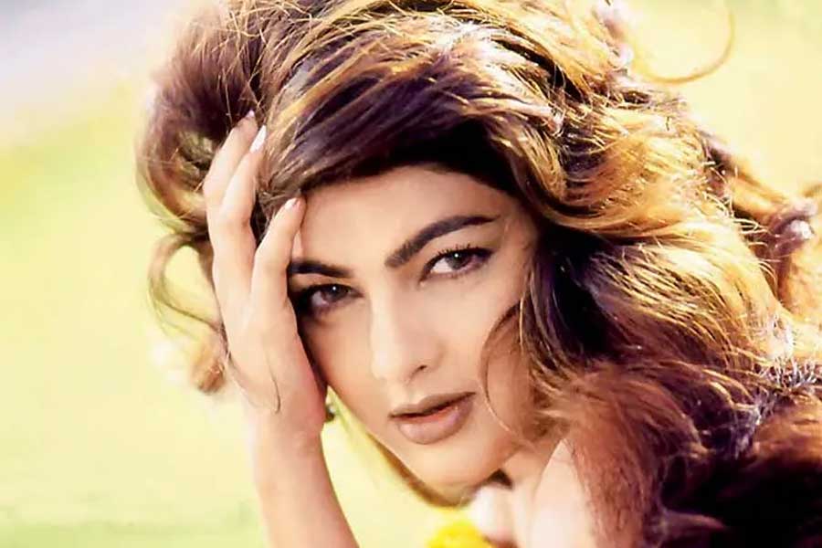 ‘করণ অর্জুন’, ‘ক্রান্তিবীর’, ‘বাজি’, ‘চায়না গেট’-এর মতো একাধিক ছবিতে অভিনয় করে জনপ্রিয় হয়ে ওঠেন মমতা কুলকার্নি। কানাঘুষো শোনা যায় মাদককাণ্ডে নাম জড়িয়ে যাওয়ার পর আর অভিনয়ের প্রস্তাব পাননি মমতা। ২০০২ সালে ‘কভি তুম কভি হম’ ছবিতে শেষ অভিনয় করতে দেখা যায় তাঁকে।