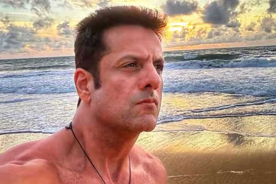 বলিপাড়া সূত্রে খবর, মাদককাণ্ডে নাম জড়িয়ে পড়ে ফারদিনের। ২০০১ সালে মুম্বই পুলিশের হাতে গ্রেফতার হন অভিনেতা। জেল থেকে ছাড়া পেলেও আগের মতো অভিনয় করতে দেখা যায় না ফারদিনকে। 