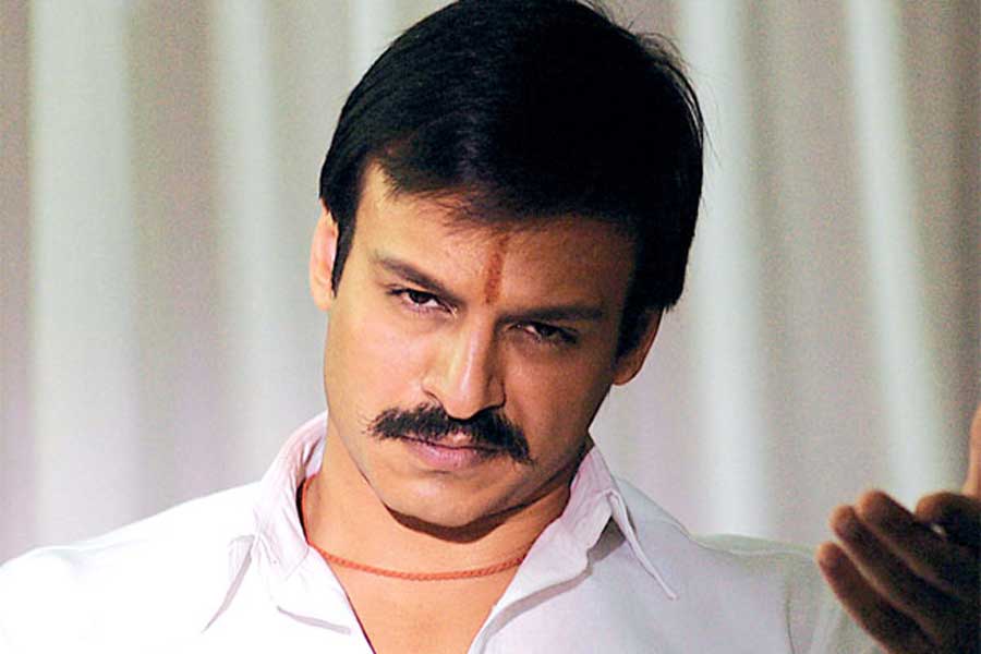 বলি অভিনেত্রী ঐশ্বর্যা রাই বচ্চনের সঙ্গে সলমন খানের সম্পর্ক নিয়ে বলিপা়ড়ায় বিতর্ক-সমালোচনার অন্ত নেই। কানাঘুষো শোনা যায়, সলমনের সঙ্গে সম্পর্কে ইতি টানার পর নাকি বলি অভিনেতা বিবেক ওবেরয়ের সঙ্গে সম্পর্কে জড়িয়ে পড়েন ঐশ্বর্যা।