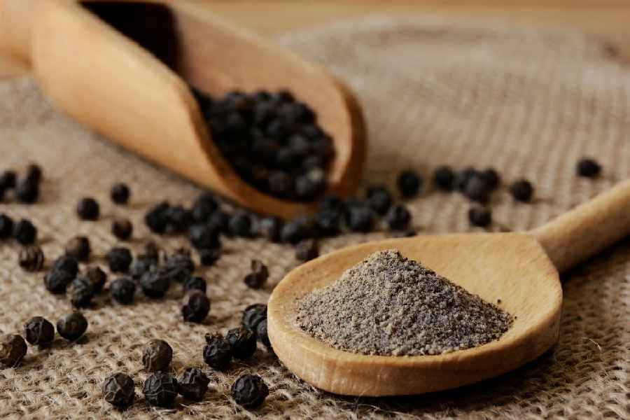 Five reasons why you should add kaali mirch or black pepper to your winter diet.