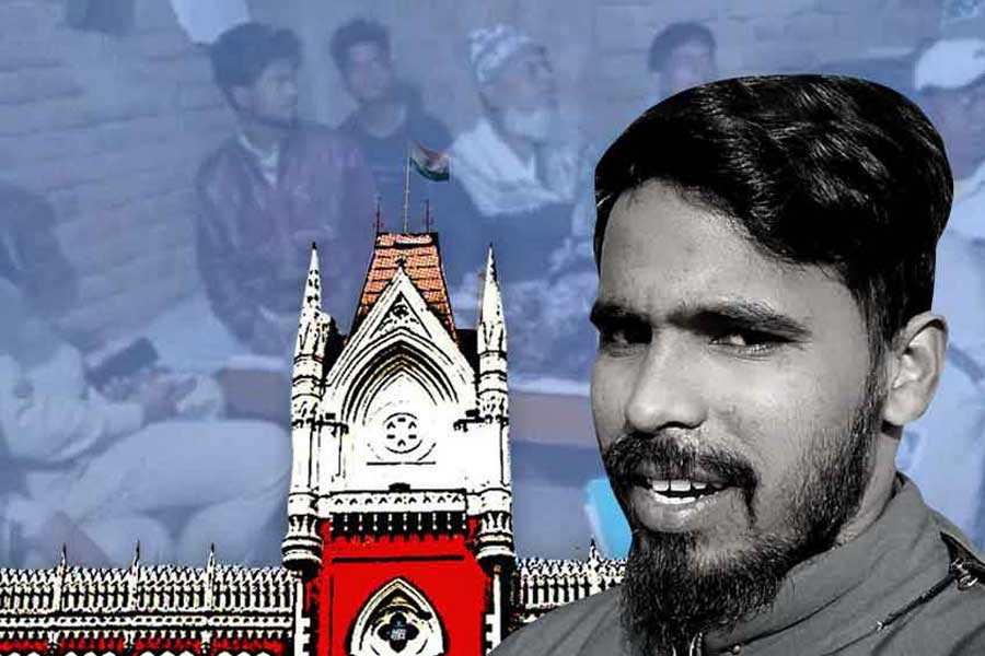 Calcutta High Court dismissed the appeal of Anis Khan’s family to stop the trial